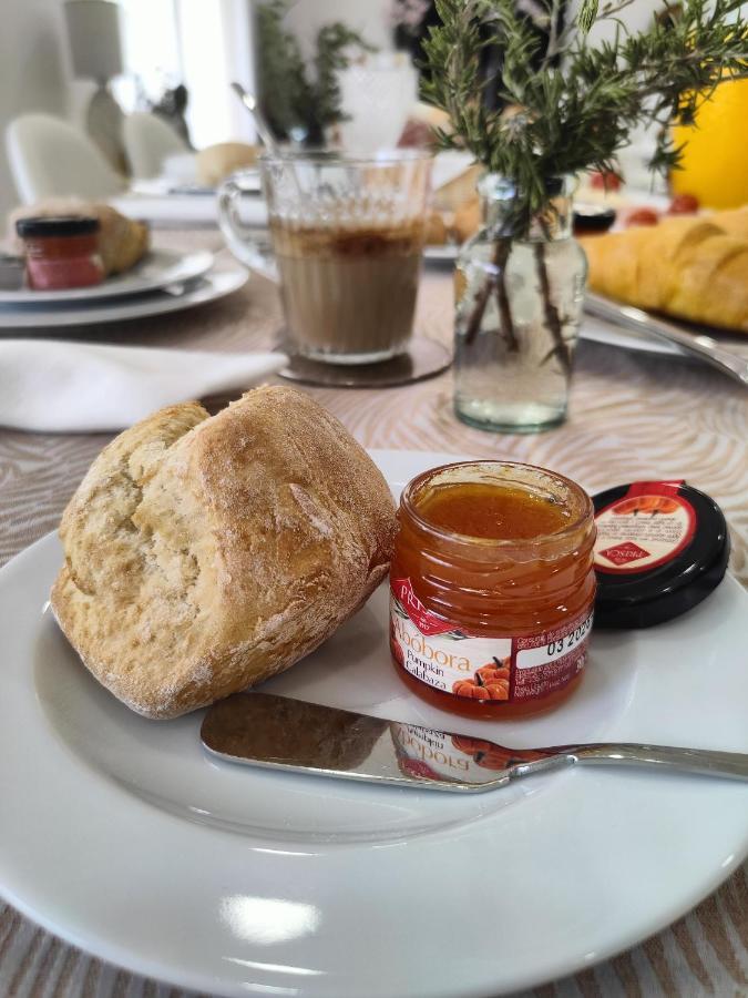 Embaixada Da Frühstückspension *